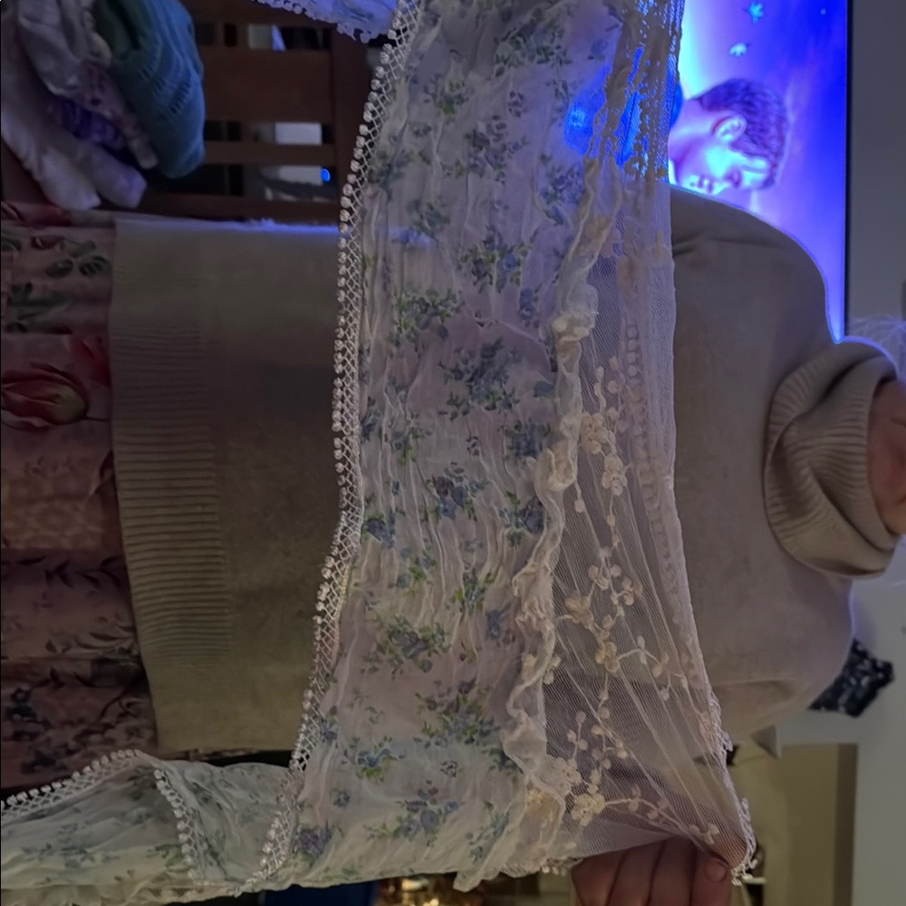 Floral Lace Women's scarf